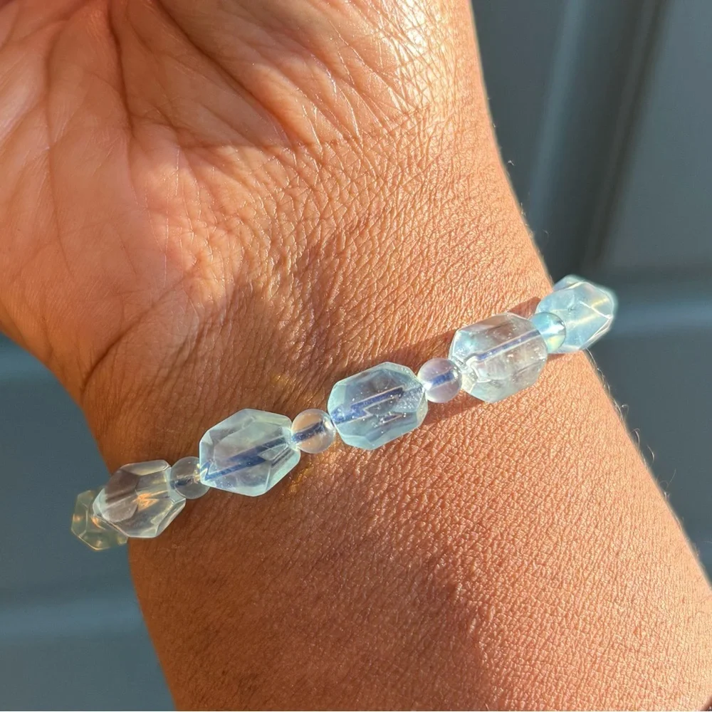 High Grade Aquamarine Faceted Crystal Bracelet 8-9mm - Picture 6 of 10